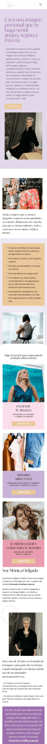 Mónica Delgado en celular